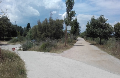 Zona d'estada i aparcament del camí del sorral